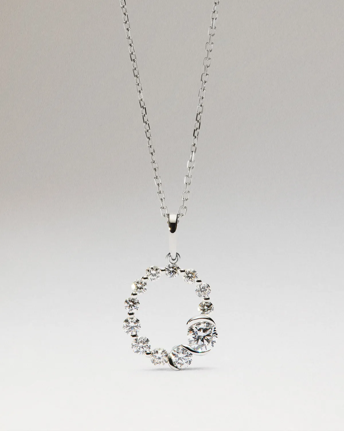 PDPAOLA initiale O pendentif diamants or blanc