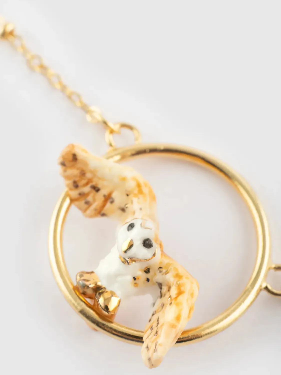 Nach Bijoux Collier chouette en vol porcelaine dorée