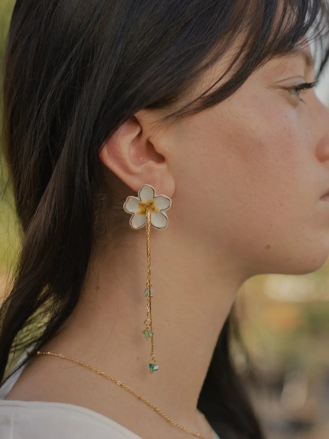 Nach Bijoux fleur de poirier boucles pendantes 10 cm blanche