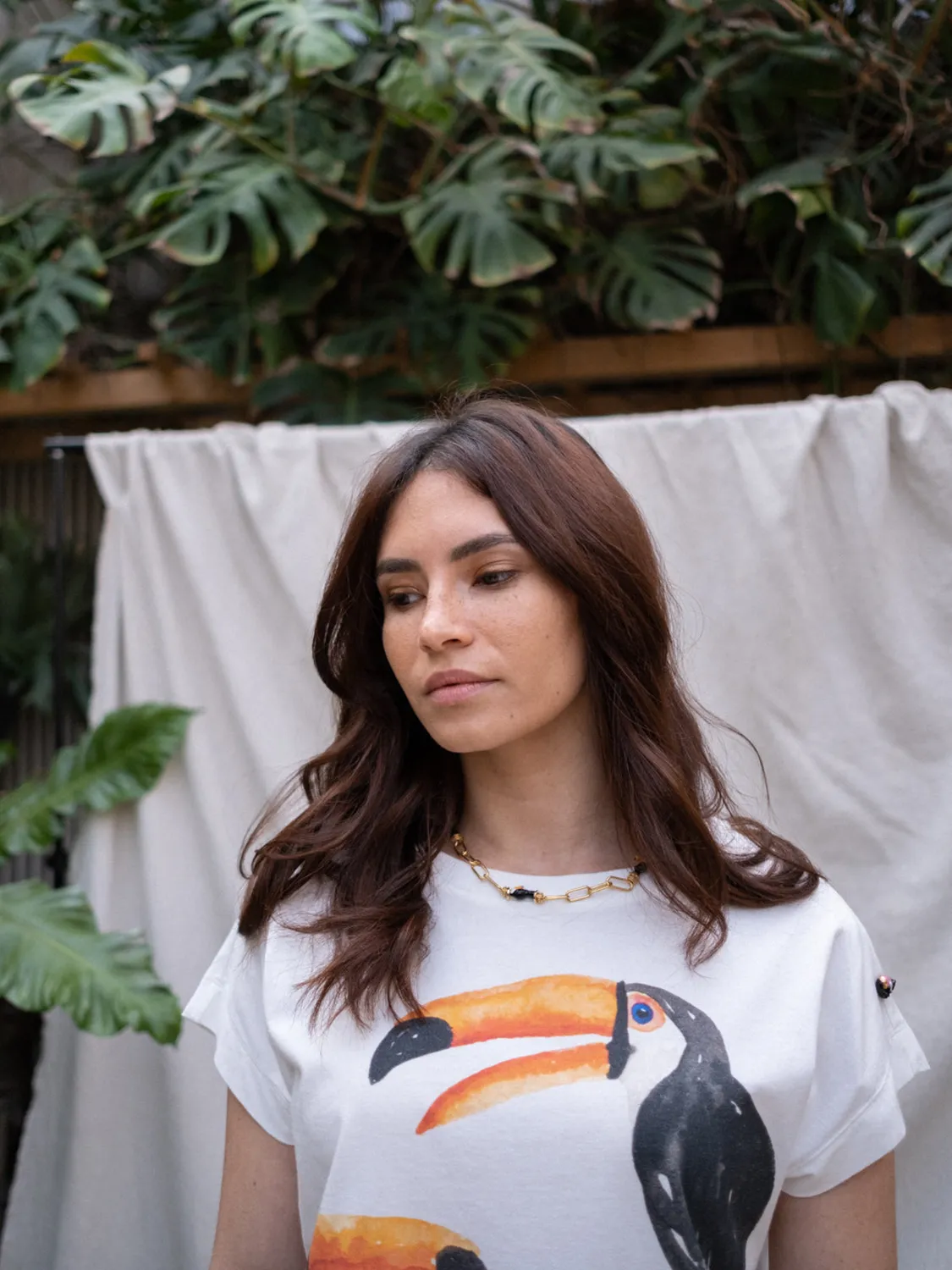 Nach Bijoux chaîne toucan collier porcelaine dorée