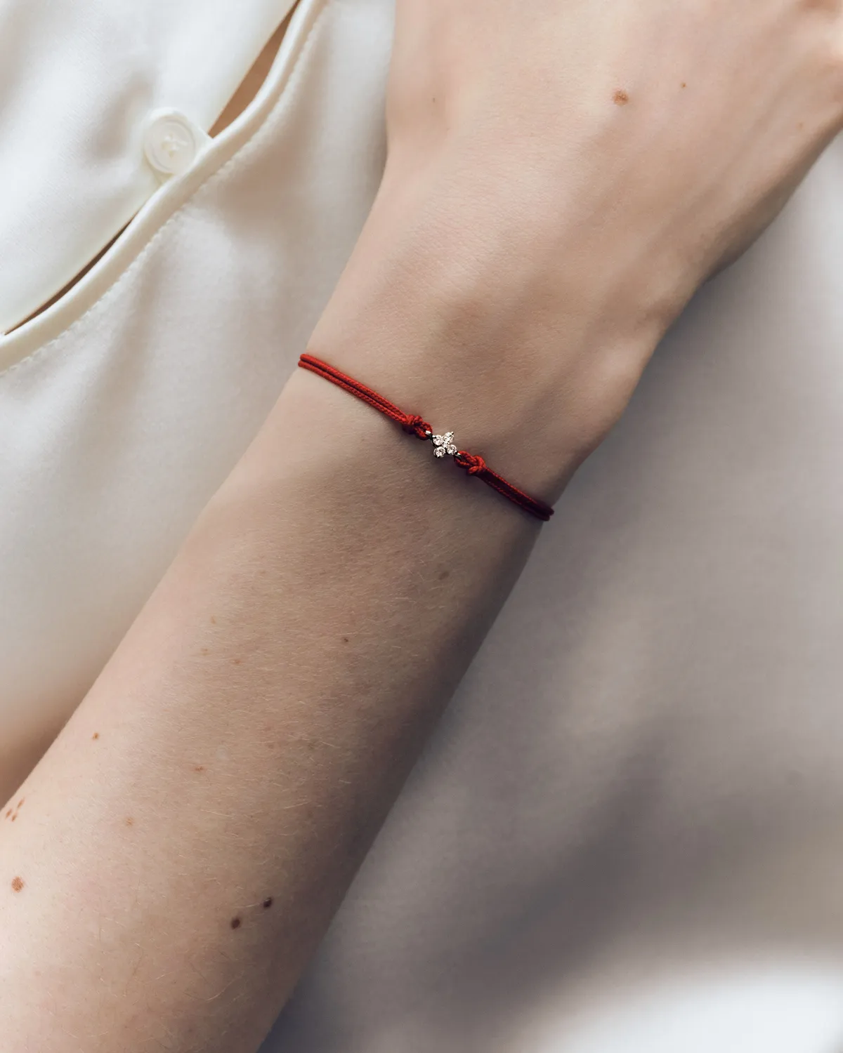 PDPAOLA Maggie bracelet cordon rouge diamants or blanc