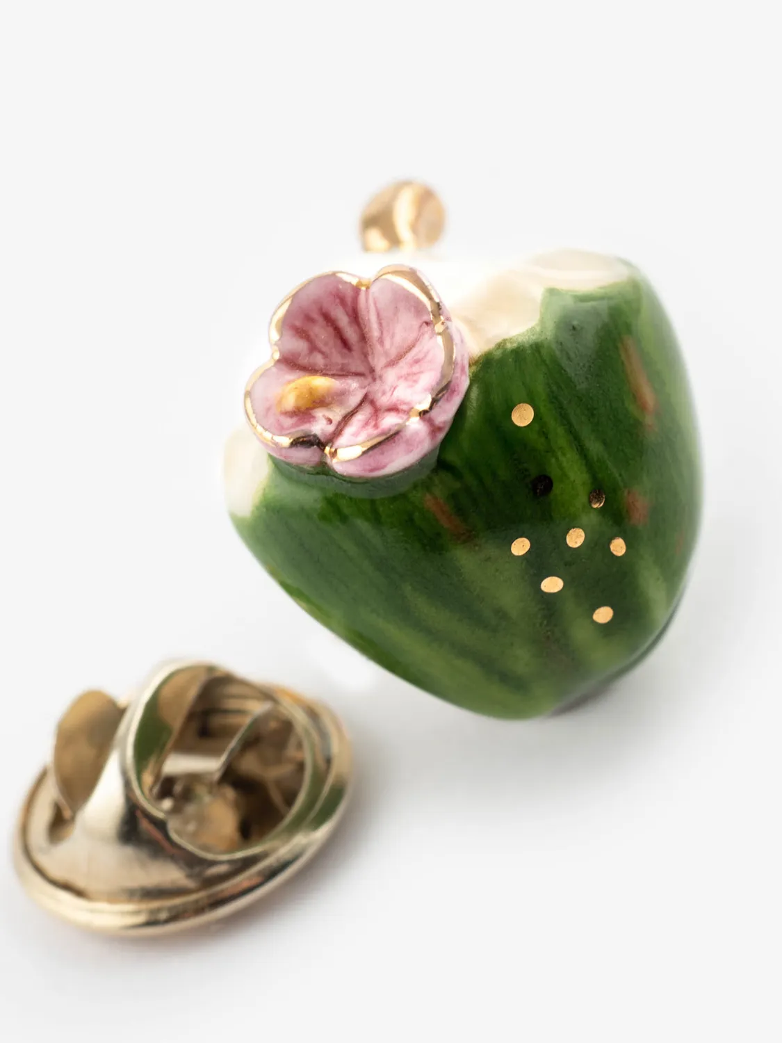 Nach Bijoux Noix de Coco pin's porcelaine 1,7 cm