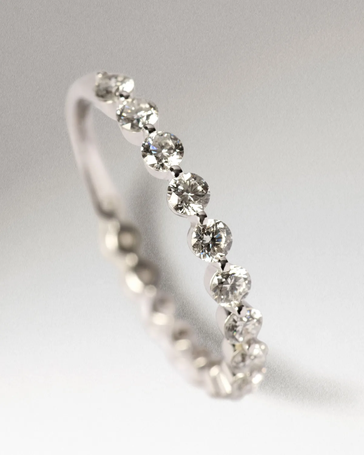 PDPAOLA Astra bague éternité or blanc diamants