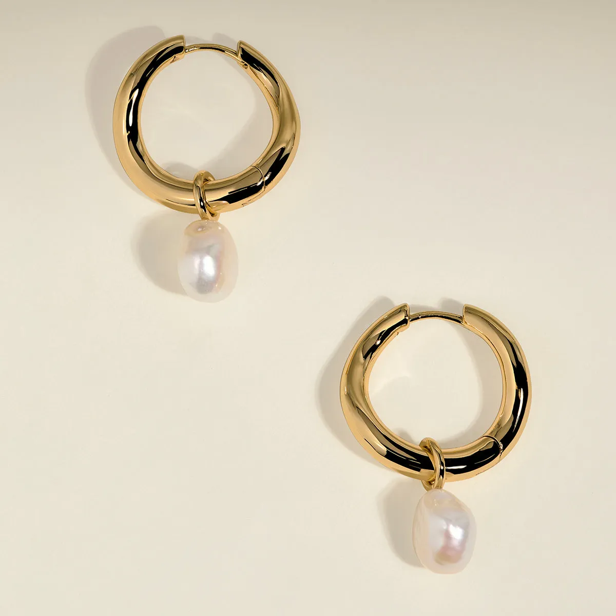 Astrid & Miyu Serenity Pearl Charm XL créoles dorées perle