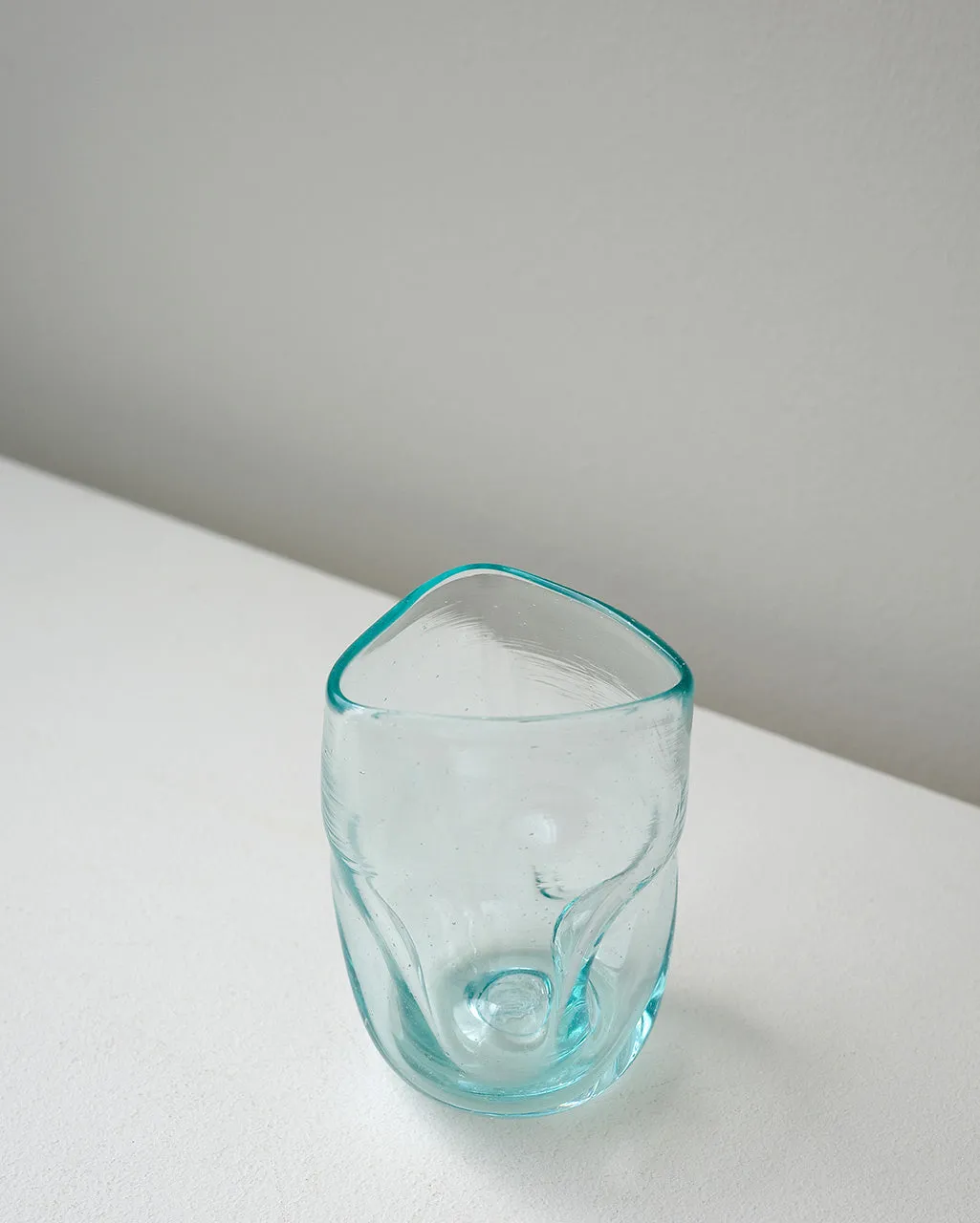 Completedworks Thaw verre verre recyclé transparent