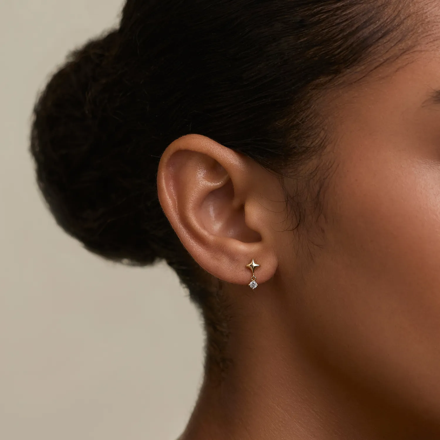 Astrid & Miyu Cosmic Star Charm Studs boucles or cracker