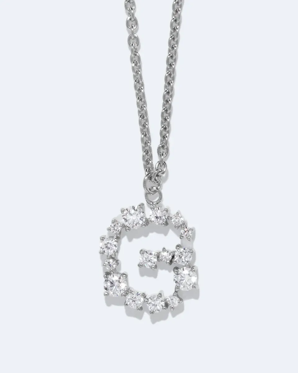 Completedworks Glitchy G pendentif lettre G zircone rhodié