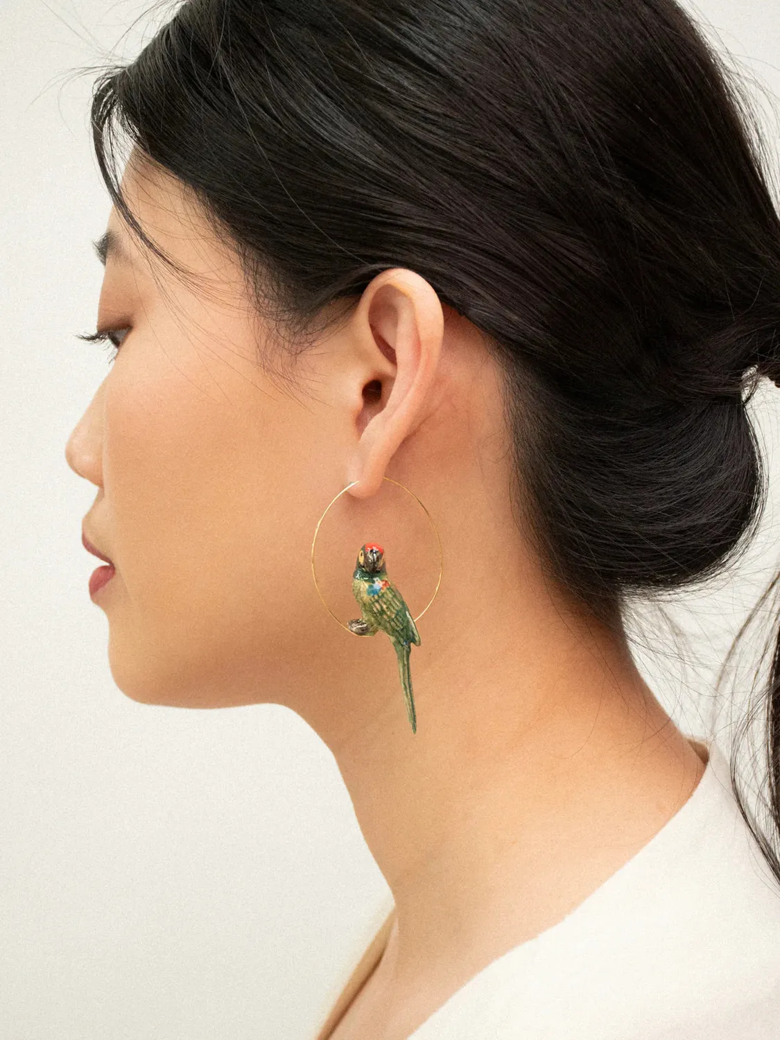 Nach Bijoux perroquet vert grandes créoles porcelaine 7 cm