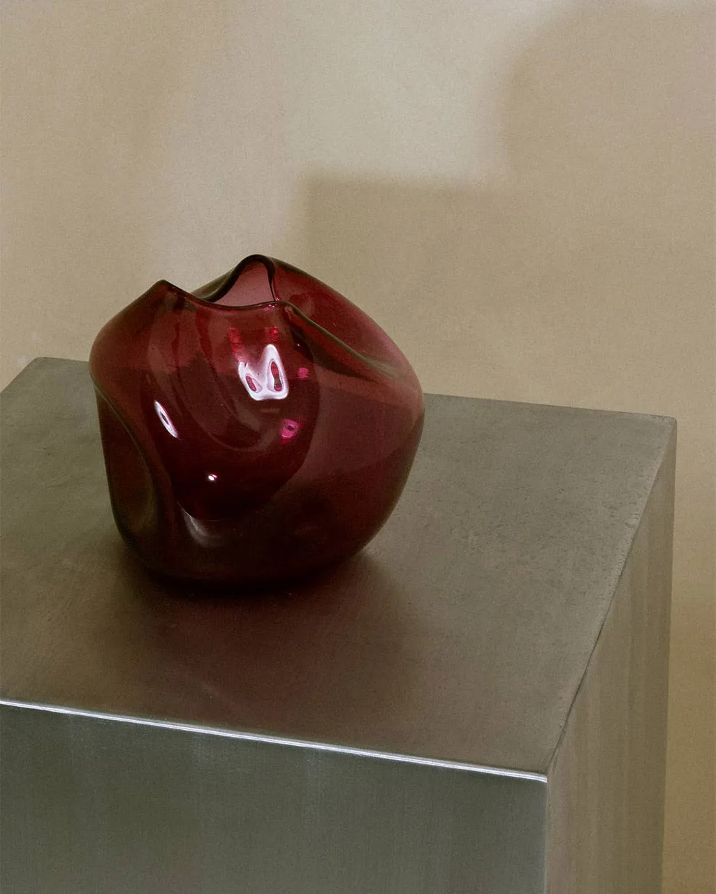 Completedworks Bubble vase magenta verre recyclé