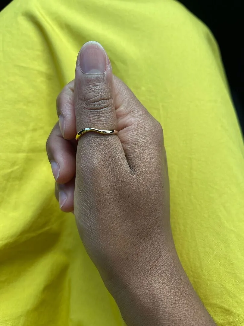Astrid & Miyu Wave bague dorée ondulée taille P