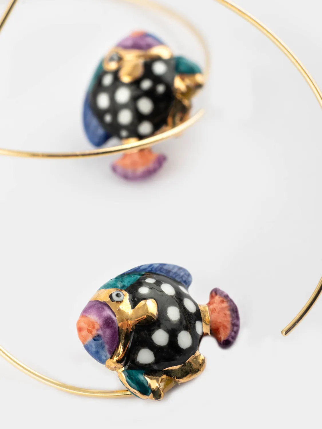 Nach Bijoux poisson tacheté boucles d'oreilles créoles porcelaine