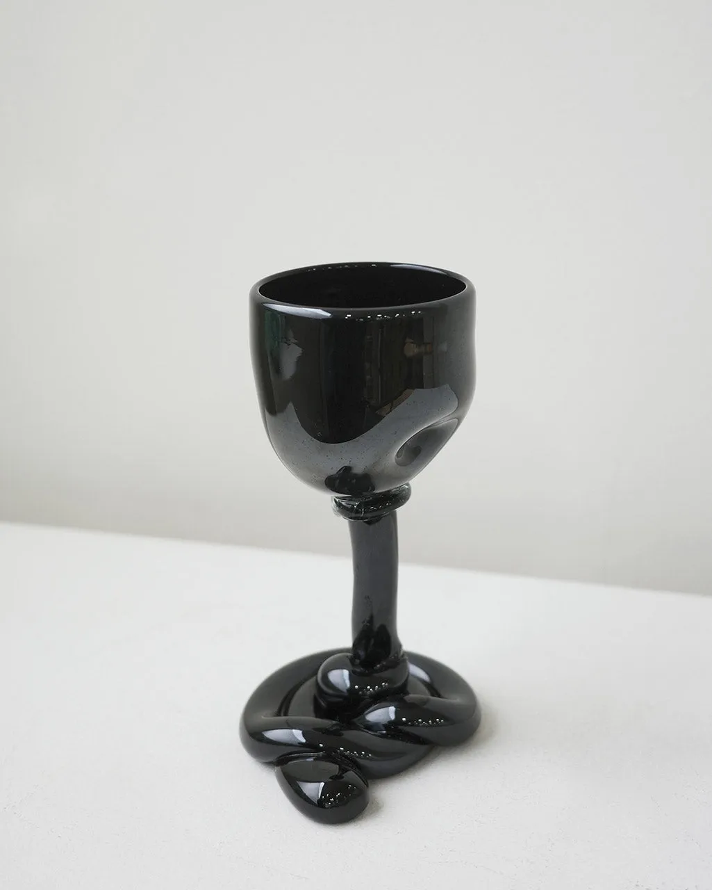 Completedworks Thaw verre vin noir recyclé