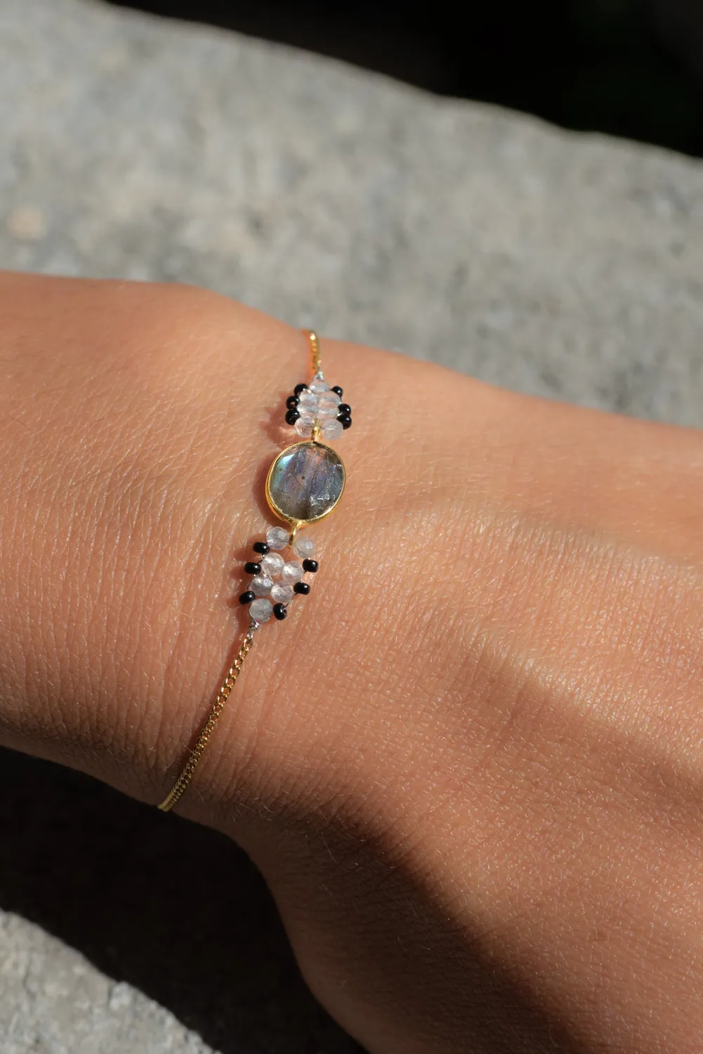 Le Fourbi de Capucine P11 bracelet laiton doré labradorite