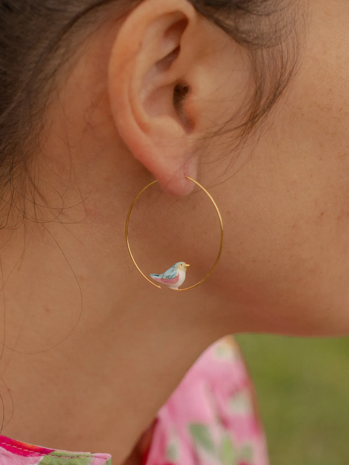 Nach Bijoux Moyennes créoles Oiseau bleu boucles d'oreilles porcelaine