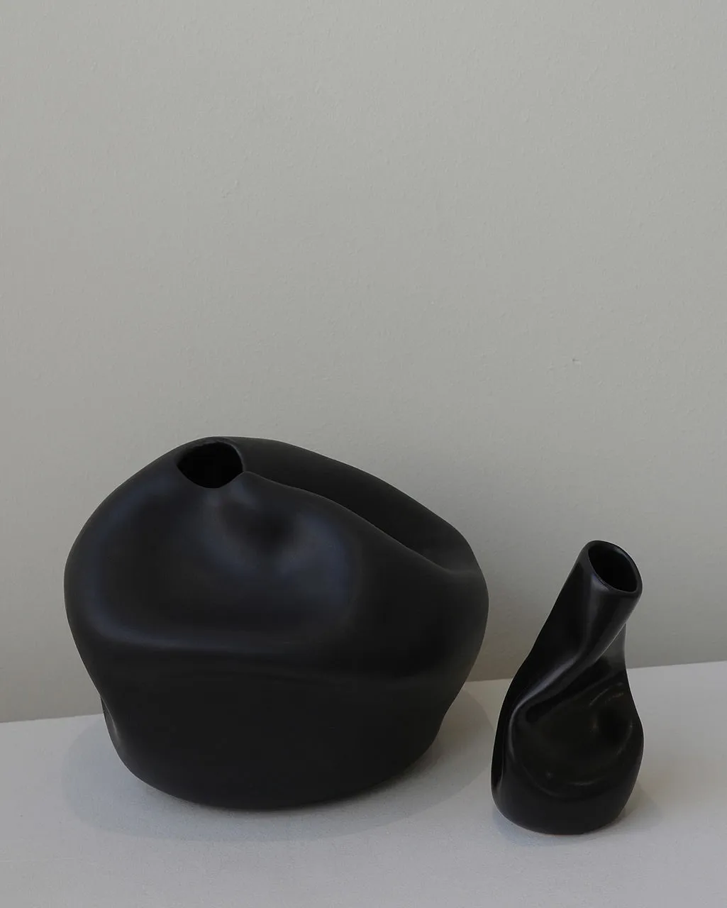 Completedworks Fold Compound vase noir mat céramique