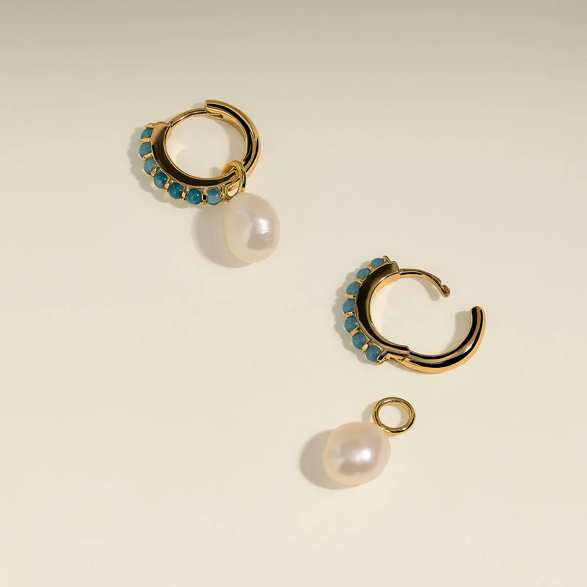 Astrid & Miyu Opal & Pearl Charm créoles plaqué or opale