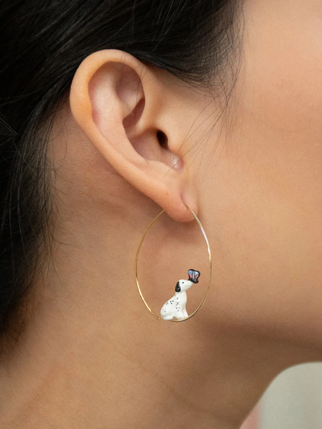 Nach Bijoux chien dalmatien papillon boucles créoles acier blanc