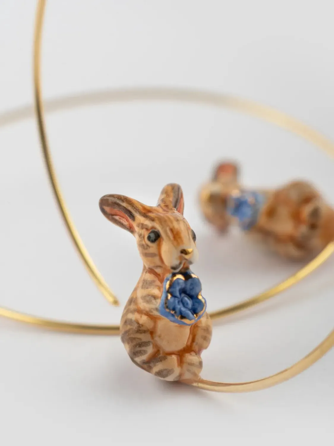 Nach Bijoux Lapin Marron créoles moyennes porcelaine