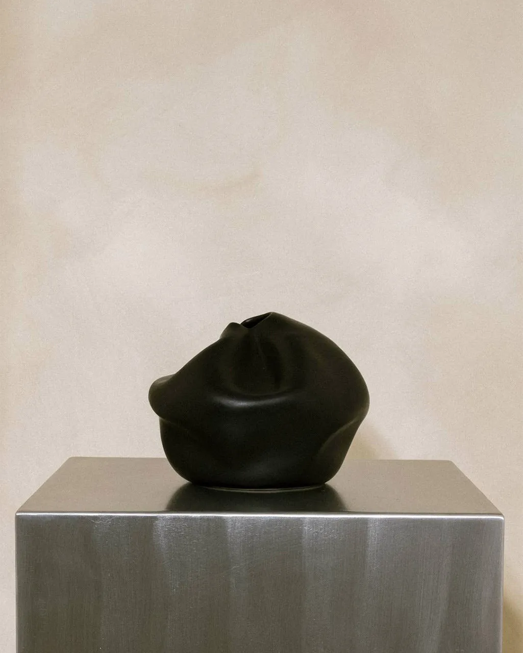 Completedworks Fold Compound vase noir mat céramique