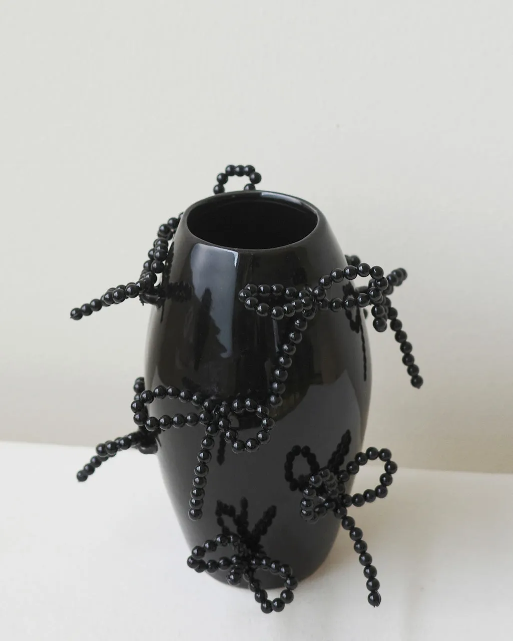 Completedworks Notsobig vase céramique noir perle