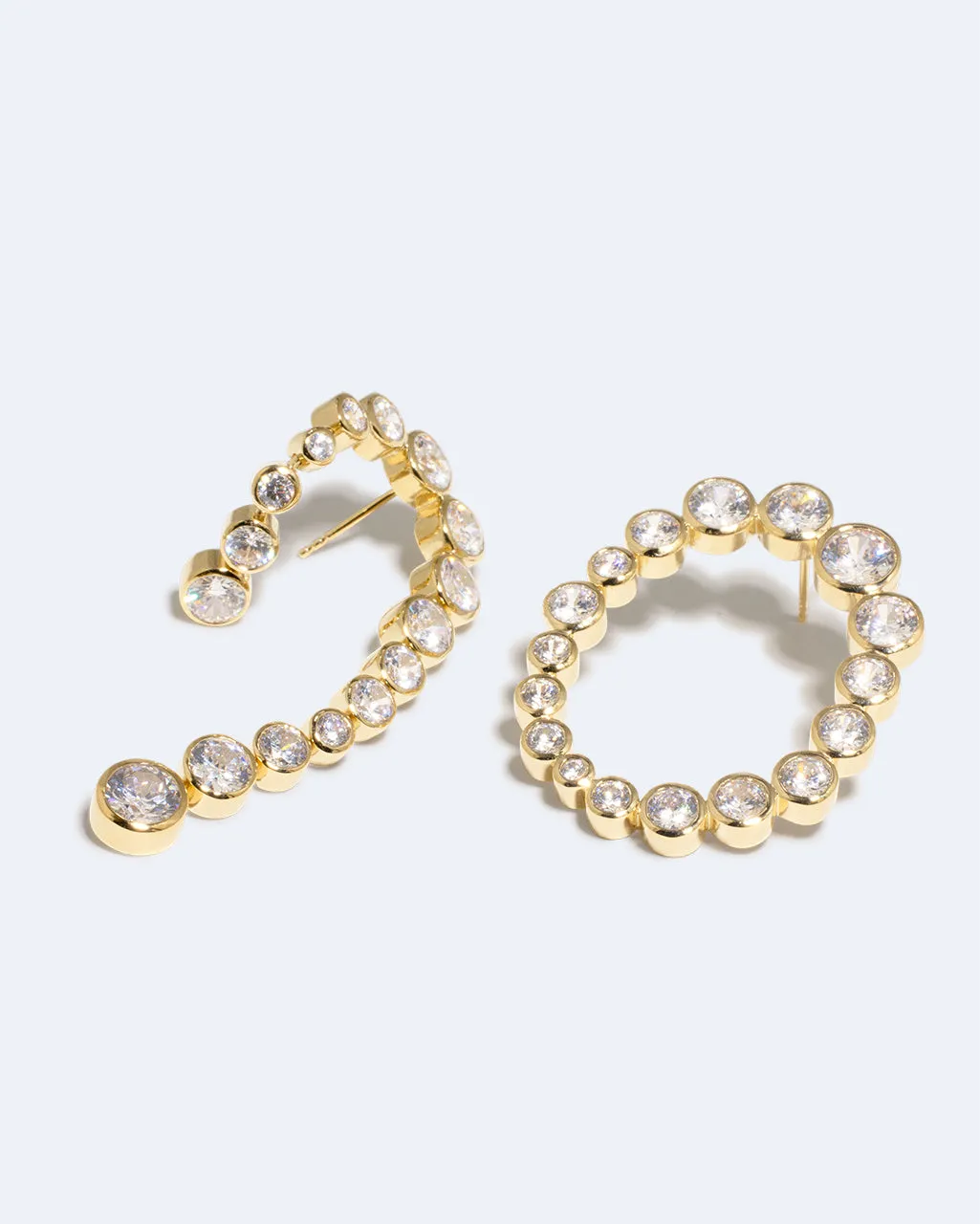 Completedworks Glade boucles plaqué or zirconia asymétriques