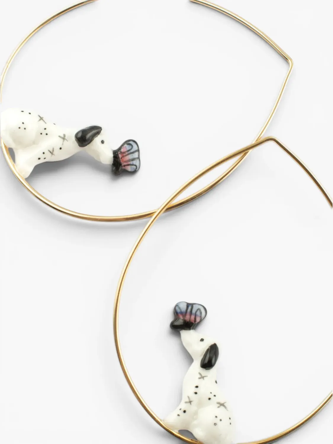Nach Bijoux chien dalmatien papillon boucles créoles acier blanc