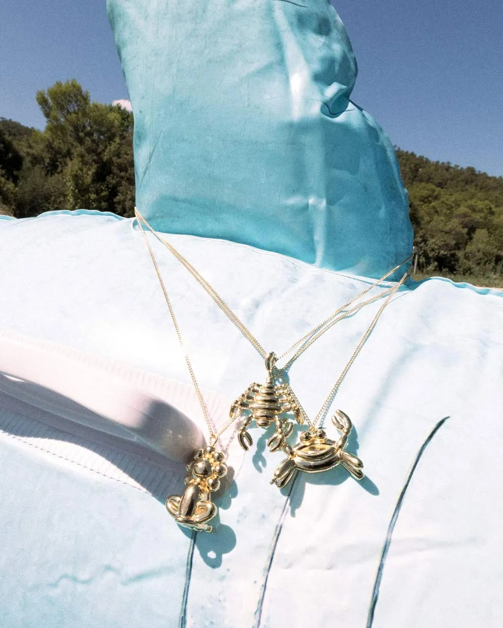 Completedworks Capricorn pendentif ballon plaqué or capricorne