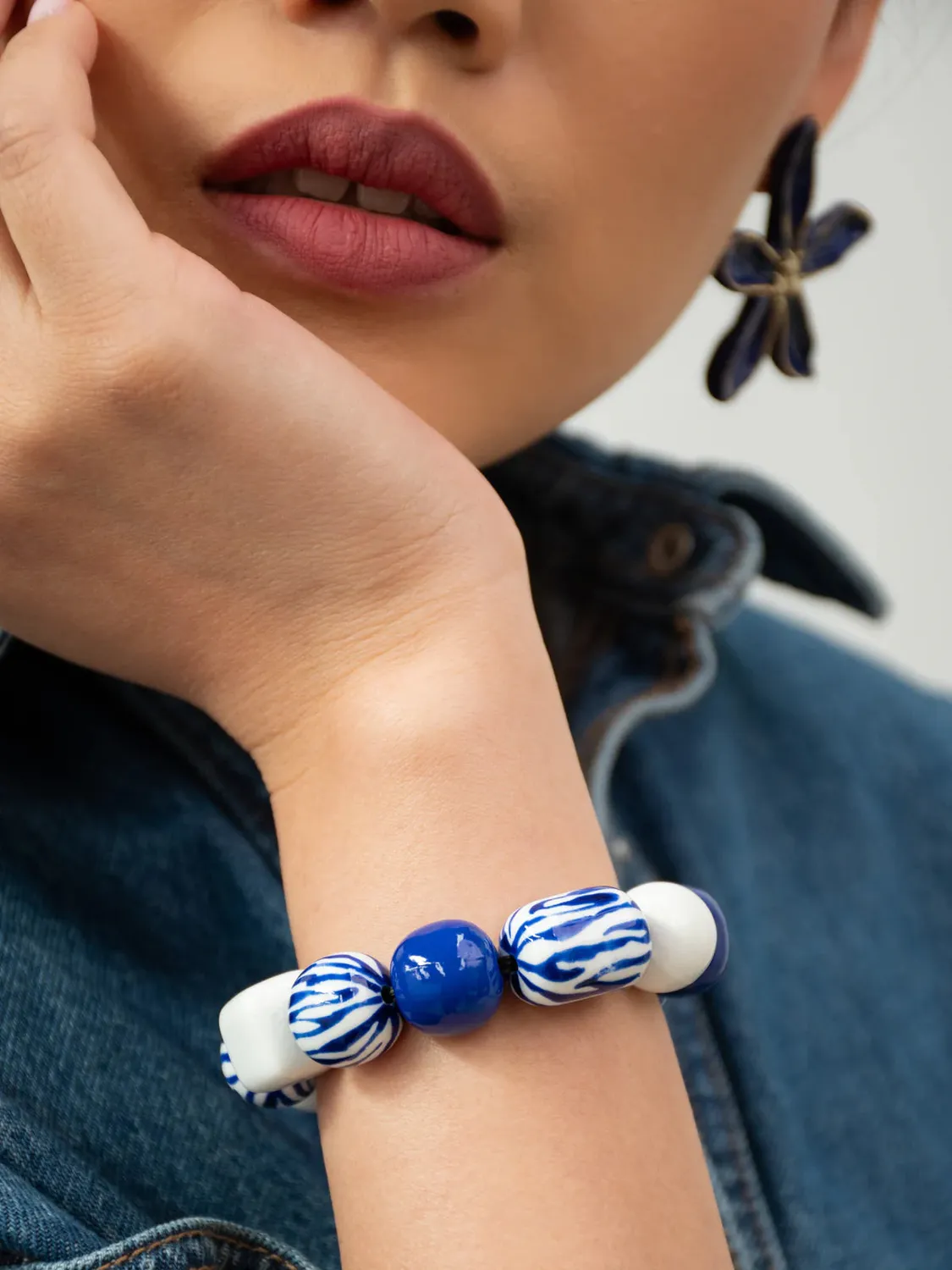 Nach Bijoux zébrées bleues maxi bracelet perles ajustable