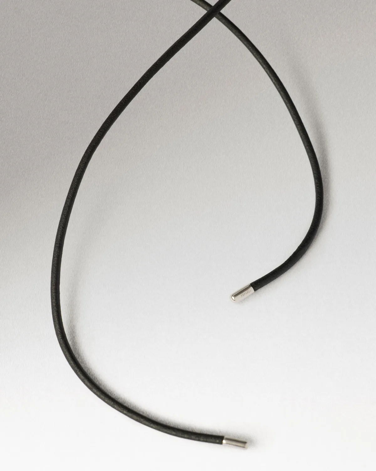 PDPAOLA Dana collier nœud cuir 95 cm argent