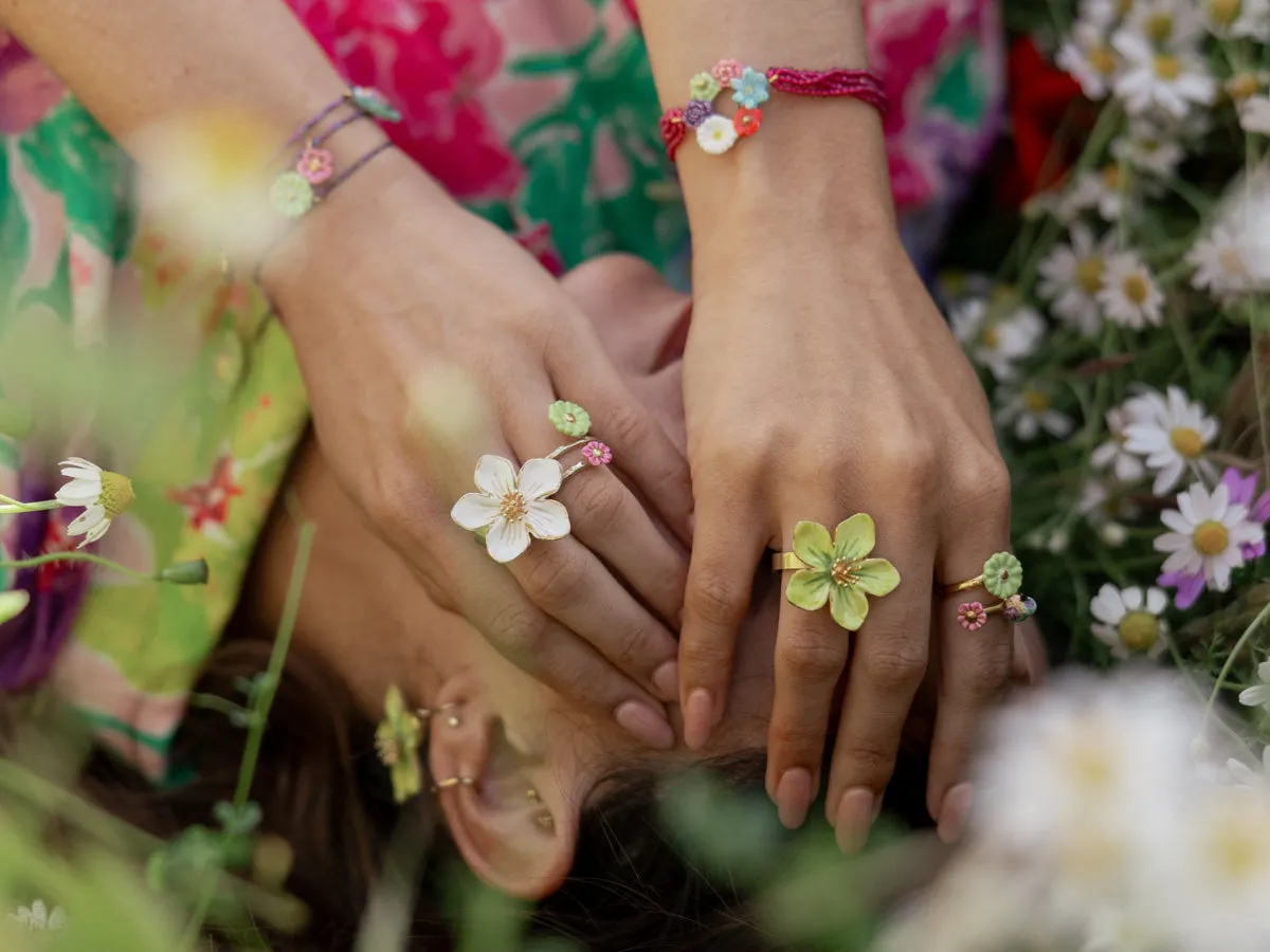 Nach Bijoux fleur blanche bague ajustable porcelaine dorée