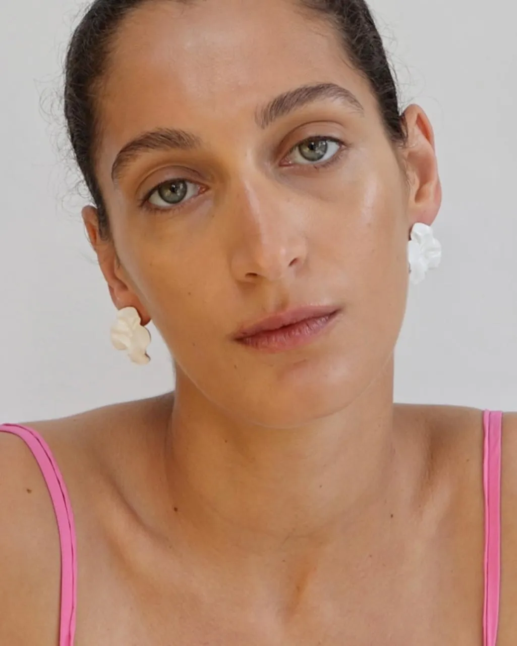 Completedworks Meringue boucles d’oreilles blanc émail