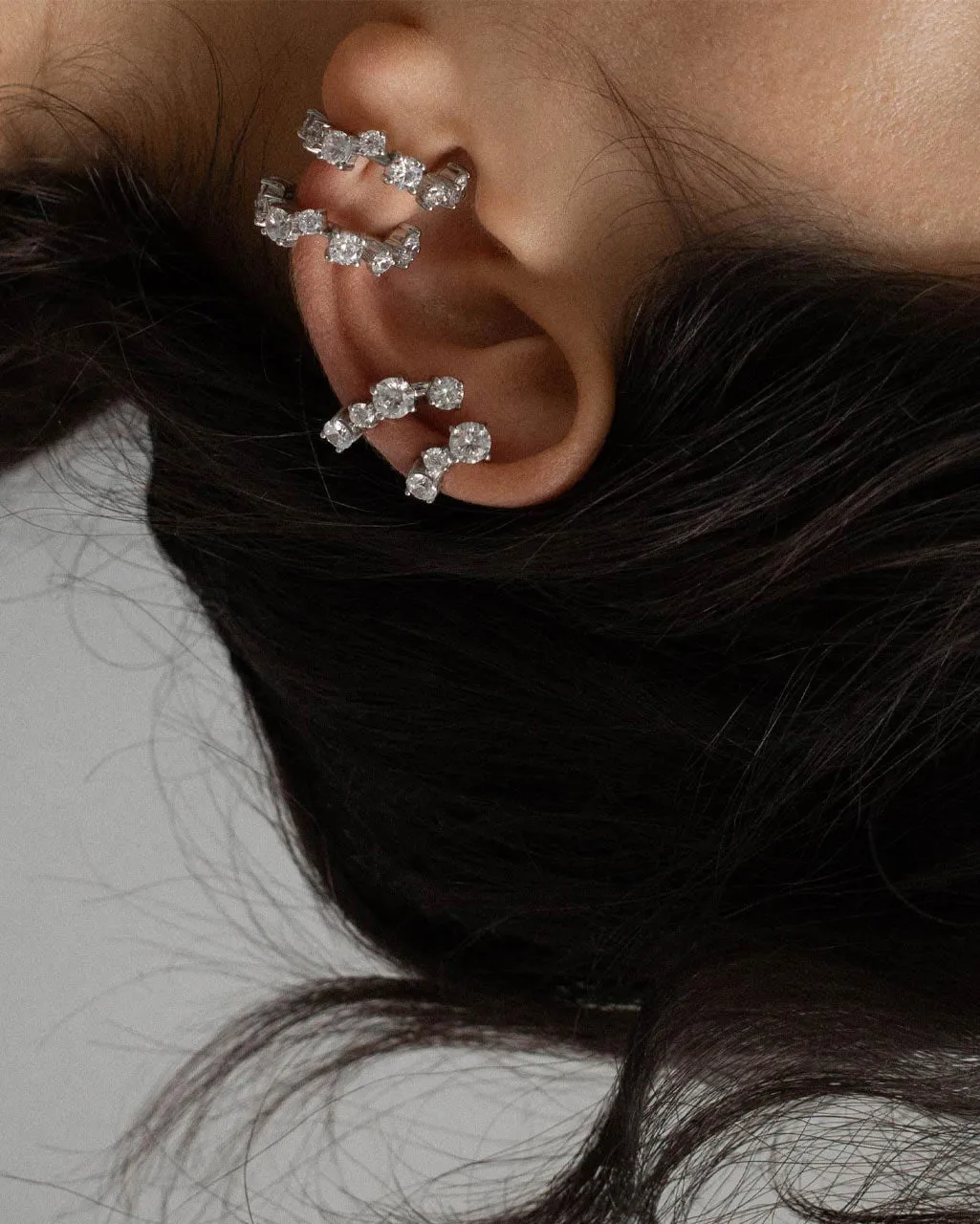 Completedworks Horizons II ear cuff argent zirconia