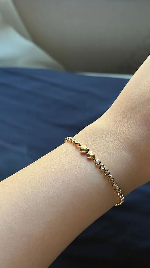 Astrid & Miyu Heart Bezel Tennis bracelet doré cœurs