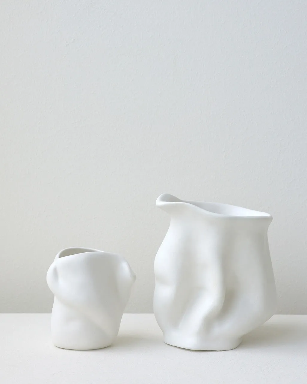 Completedworks Fold Milk Jug pichet blanc mat