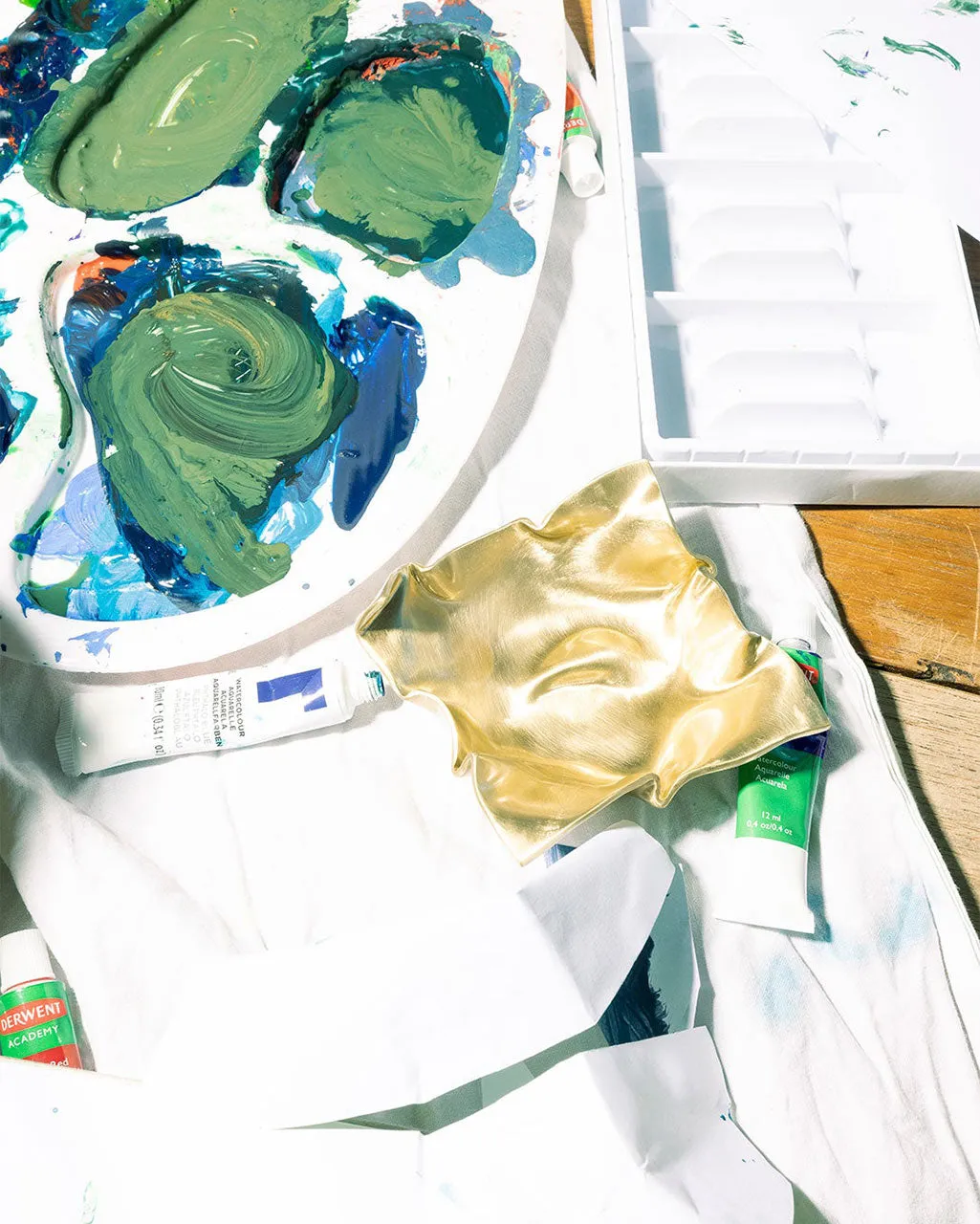 Completedworks Crumpled coupelle laiton brossé