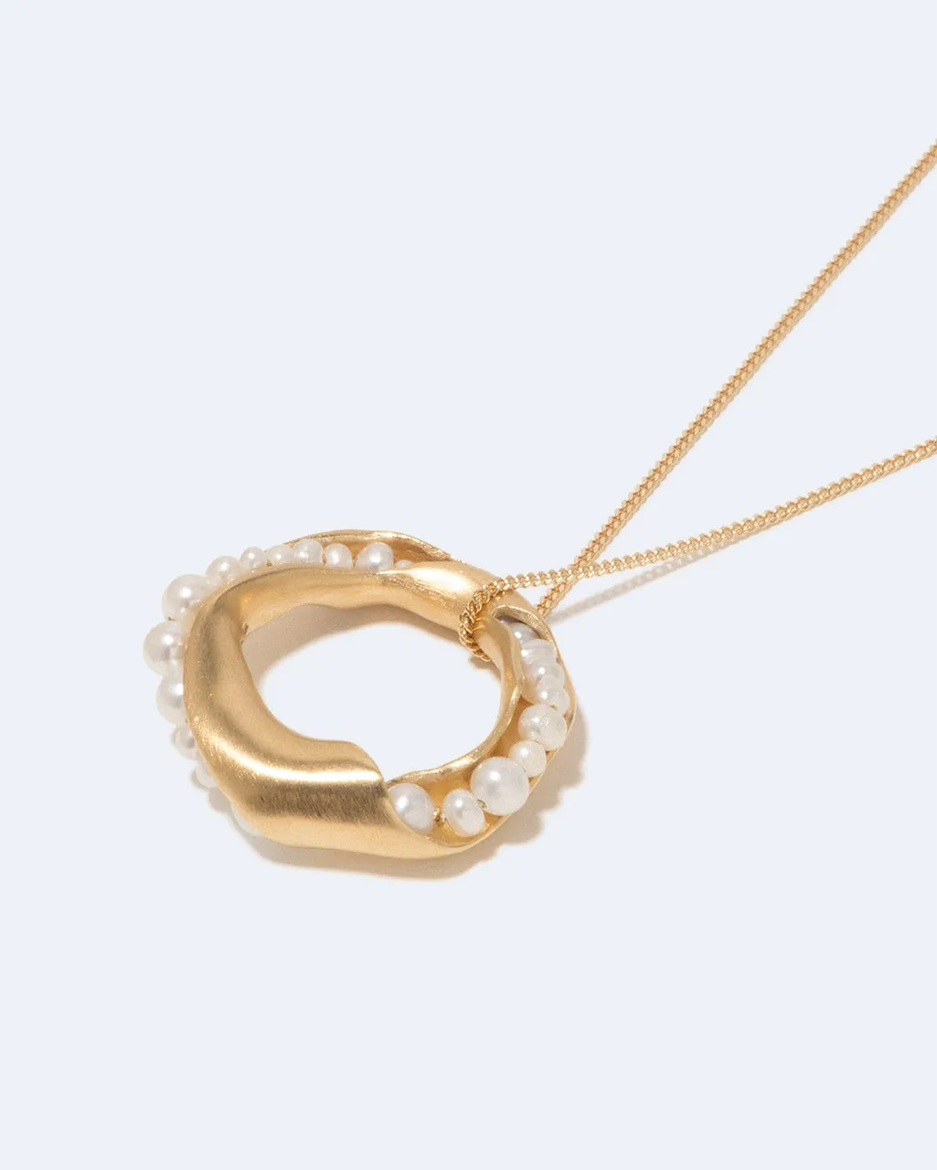 Completedworks Drippity Drip collier pendentif perle plaqué or