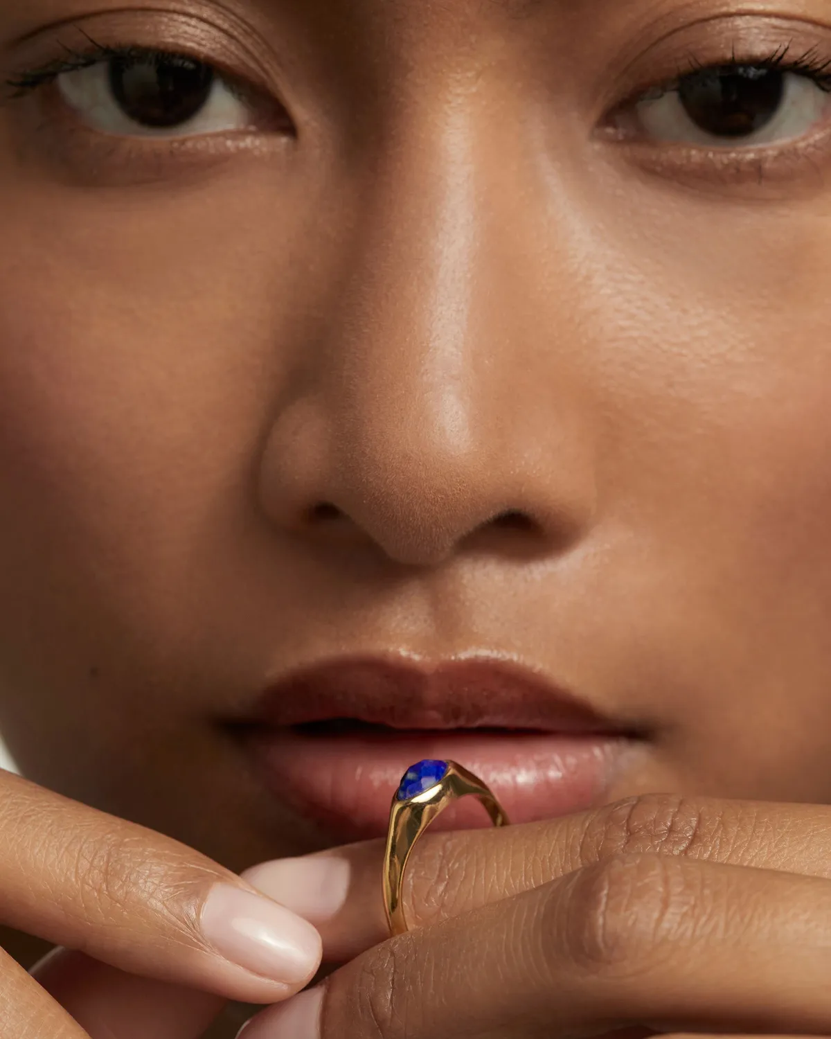 PDPAOLA Nomad Stamp bague lapis-lazuli dorée