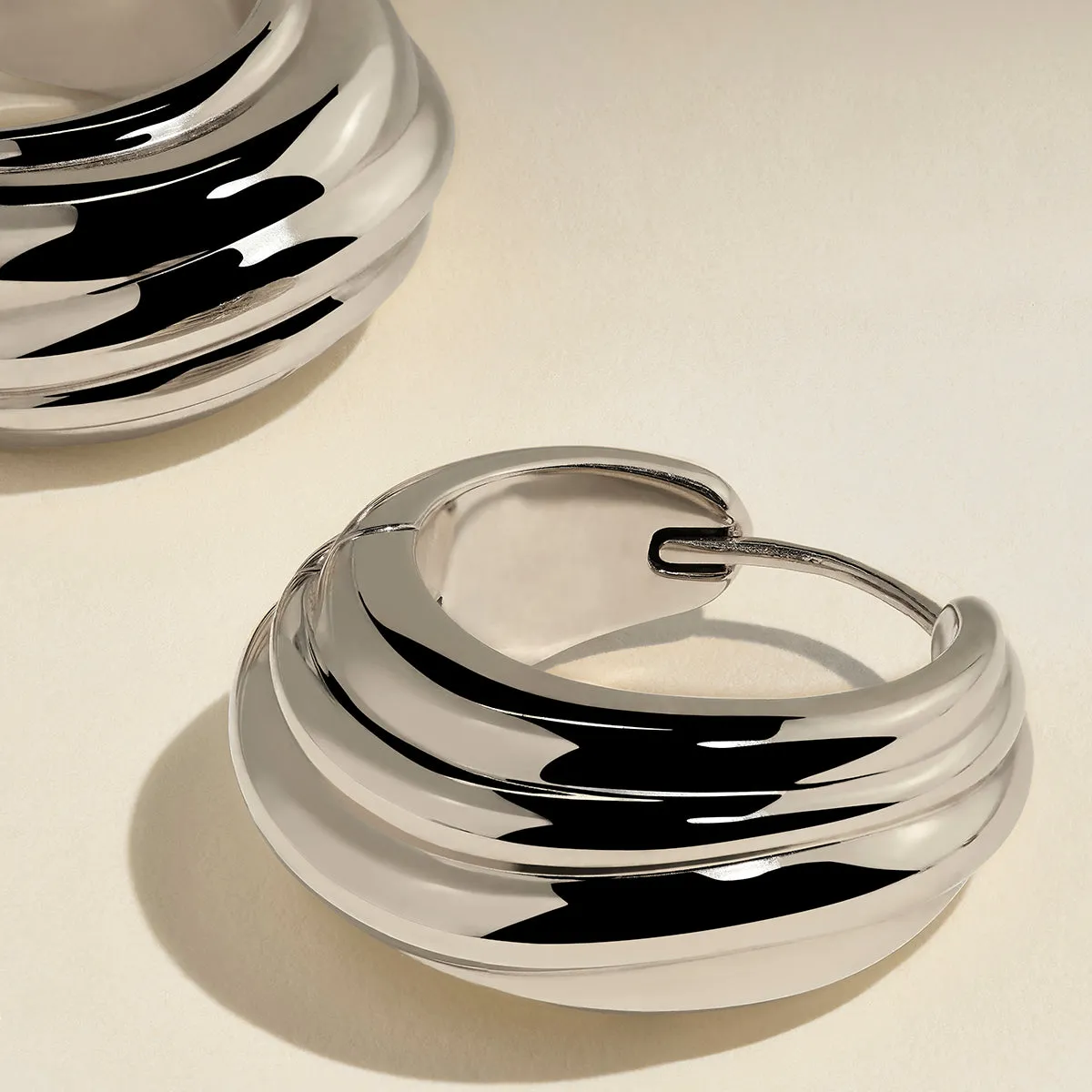 Astrid & Miyu Ripple Wave créoles argent ondulées