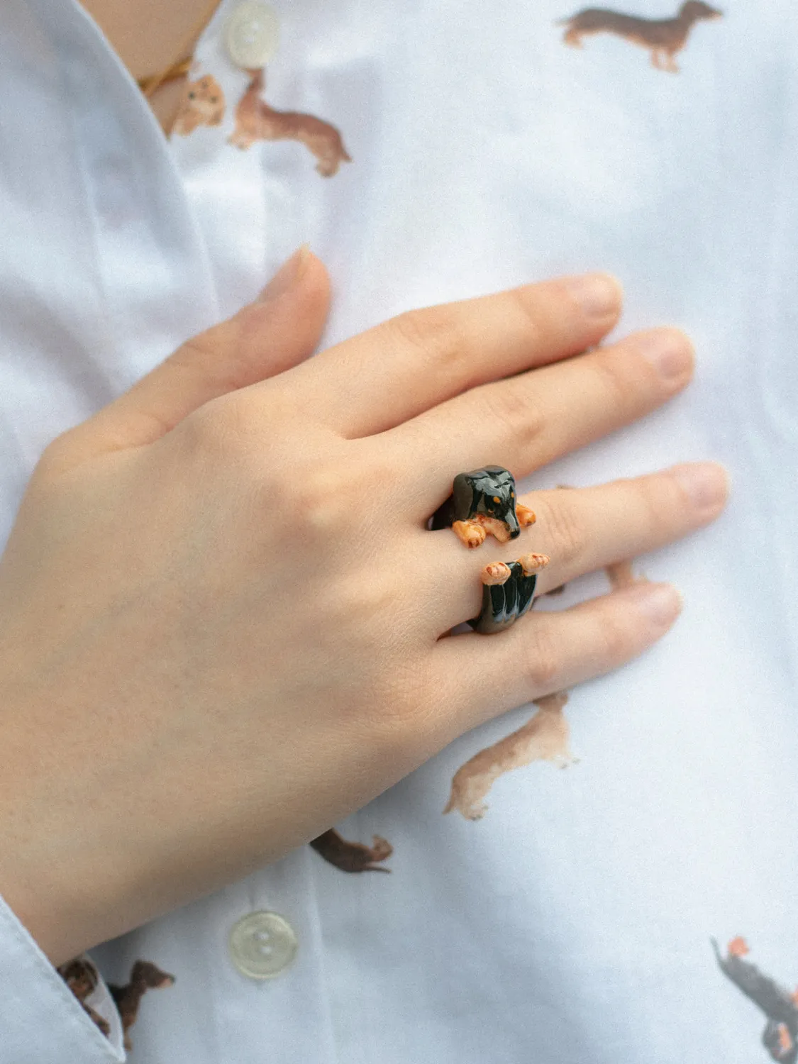 Nach Mochi Le Teckel bague porcelaine peinte main
