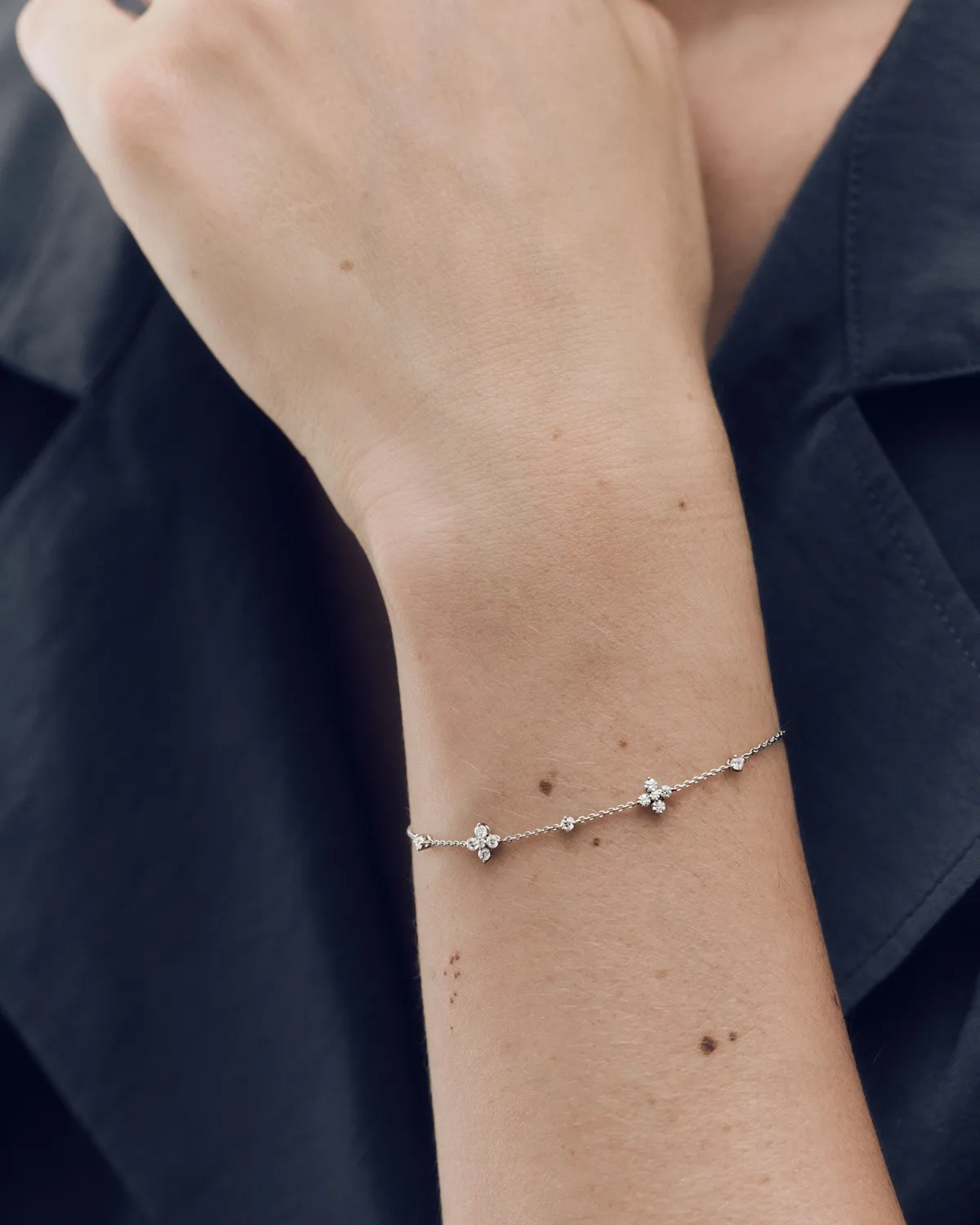 PDPAOLA Maggie in Bloom bracelet or blanc diamants