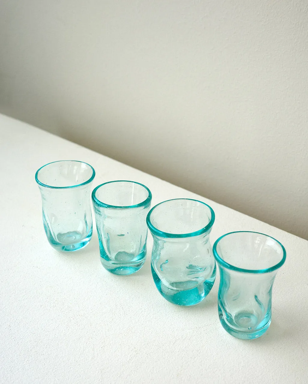 Completedworks Thaw Notsobig lot 4 petits verres bleu