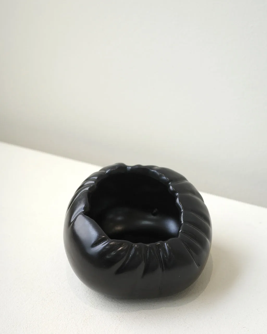 Completedworks Fold Croissant bol noir mat petit