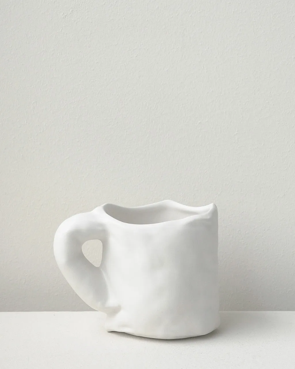 Completedworks Deflating mug céramique blanc mat
