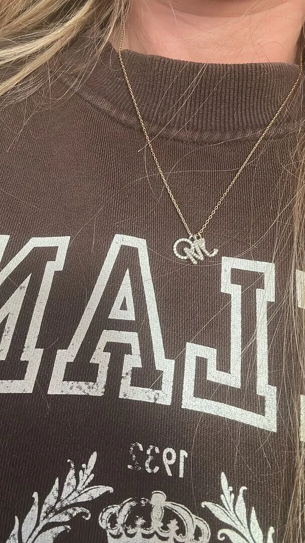 Astrid & Miyu J Initial Pavé pendentif collier doré lettre J