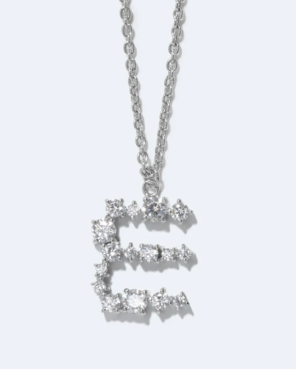 Completedworks Glitchy E collier lettre E zircon rhodium