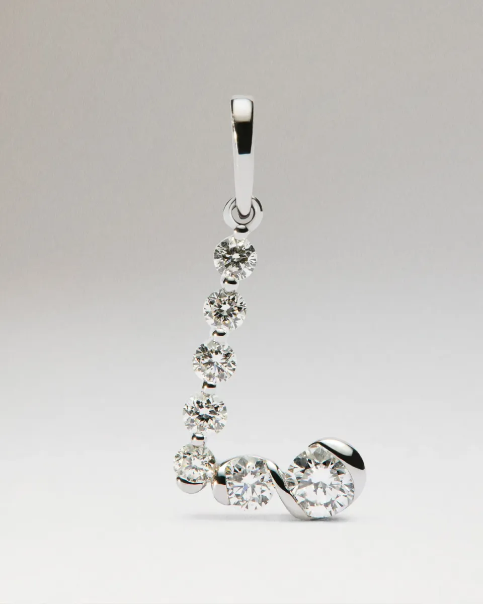 PDPAOLA L pendentif initiale diamants or blanc 18k