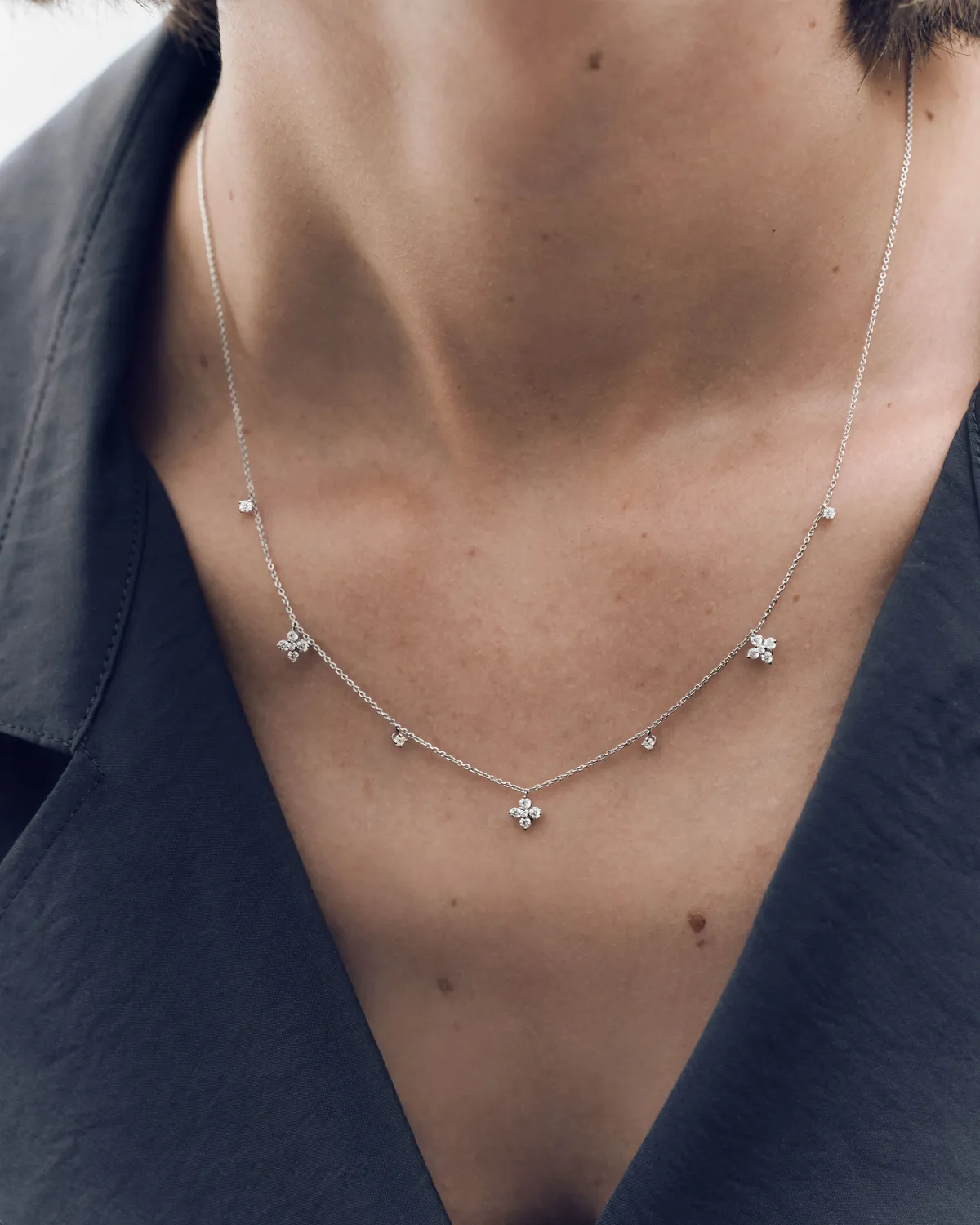 PDPAOLA Maggie Bloom collier or blanc diamants fleur
