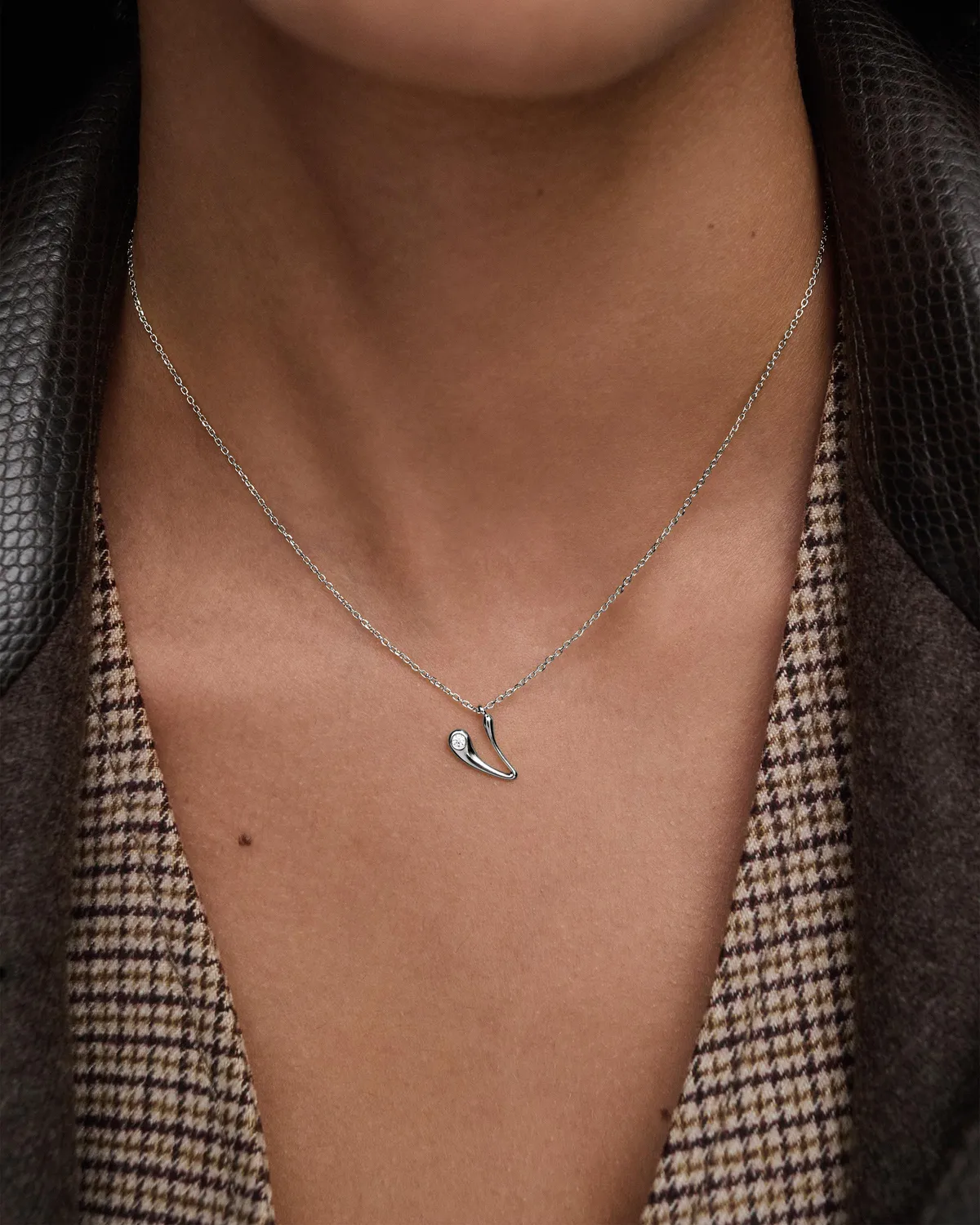 PDPAOLA V Initial collier lettre V argent