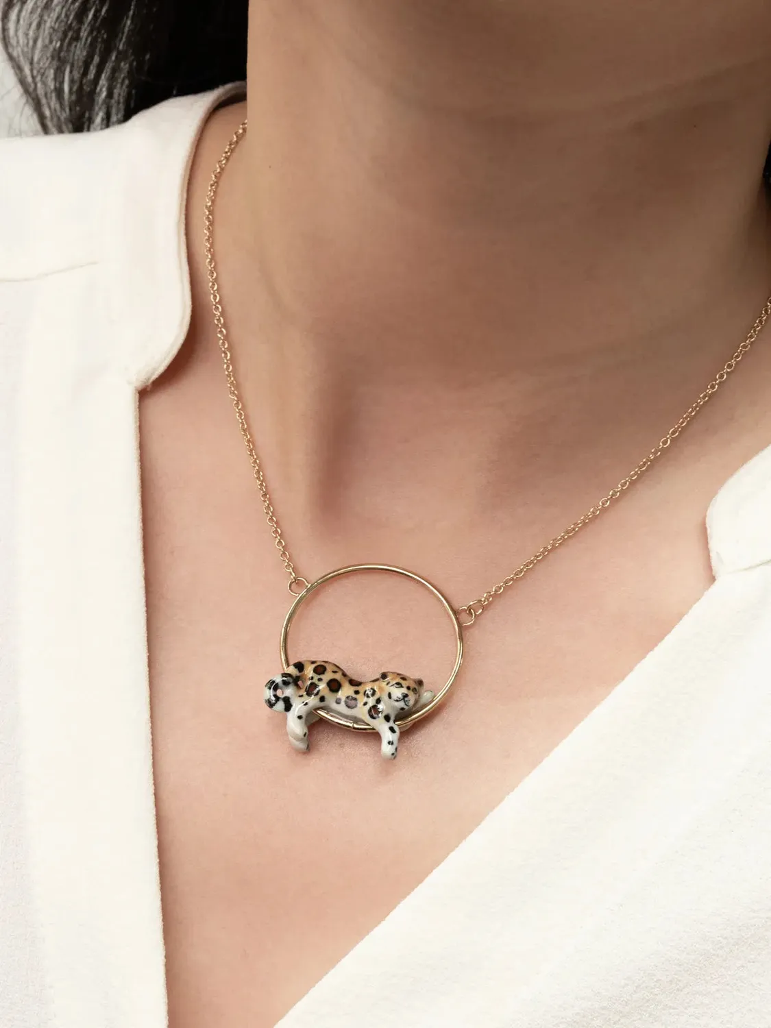 Nach Bijoux rond léopard collier porcelaine 50 cm