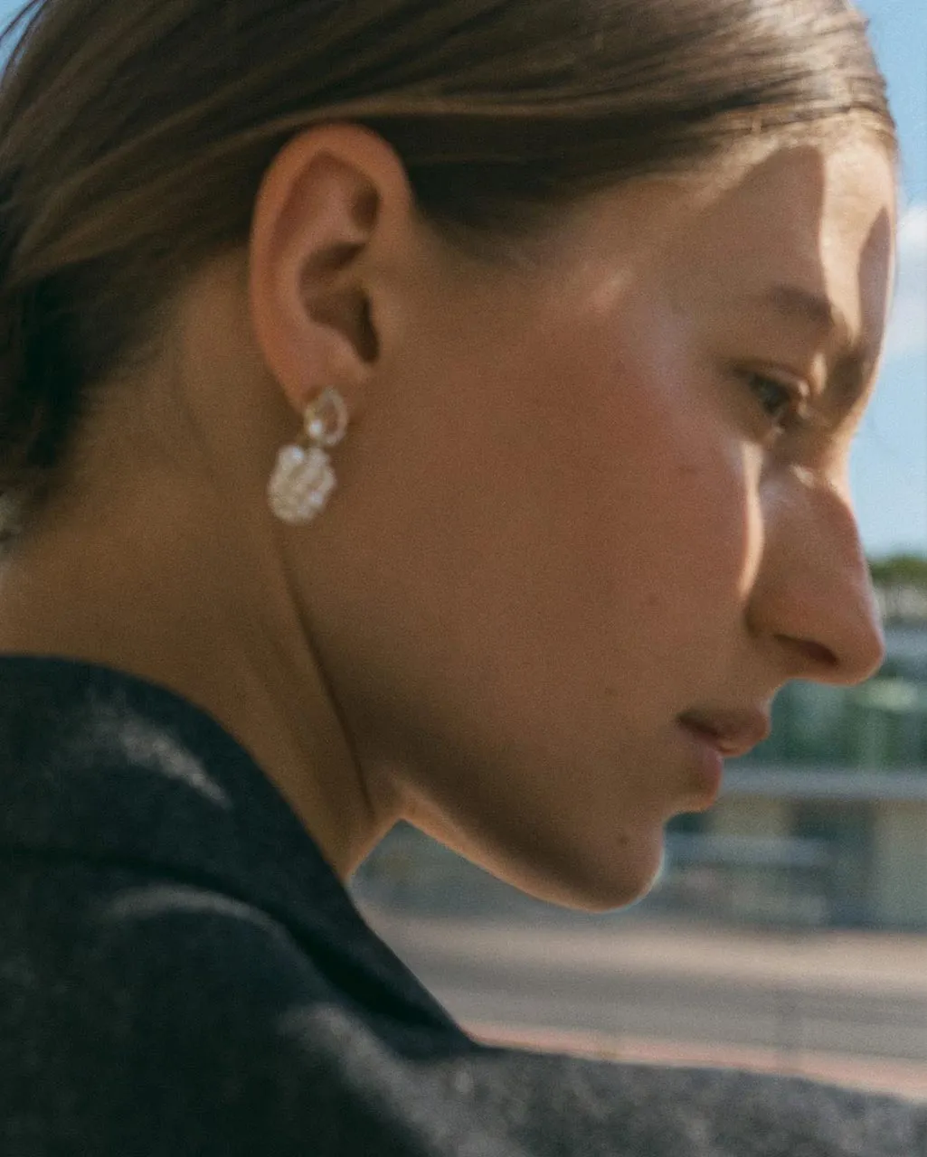 Completedworks Dark Paradise boucles d'oreilles perle plaqué or